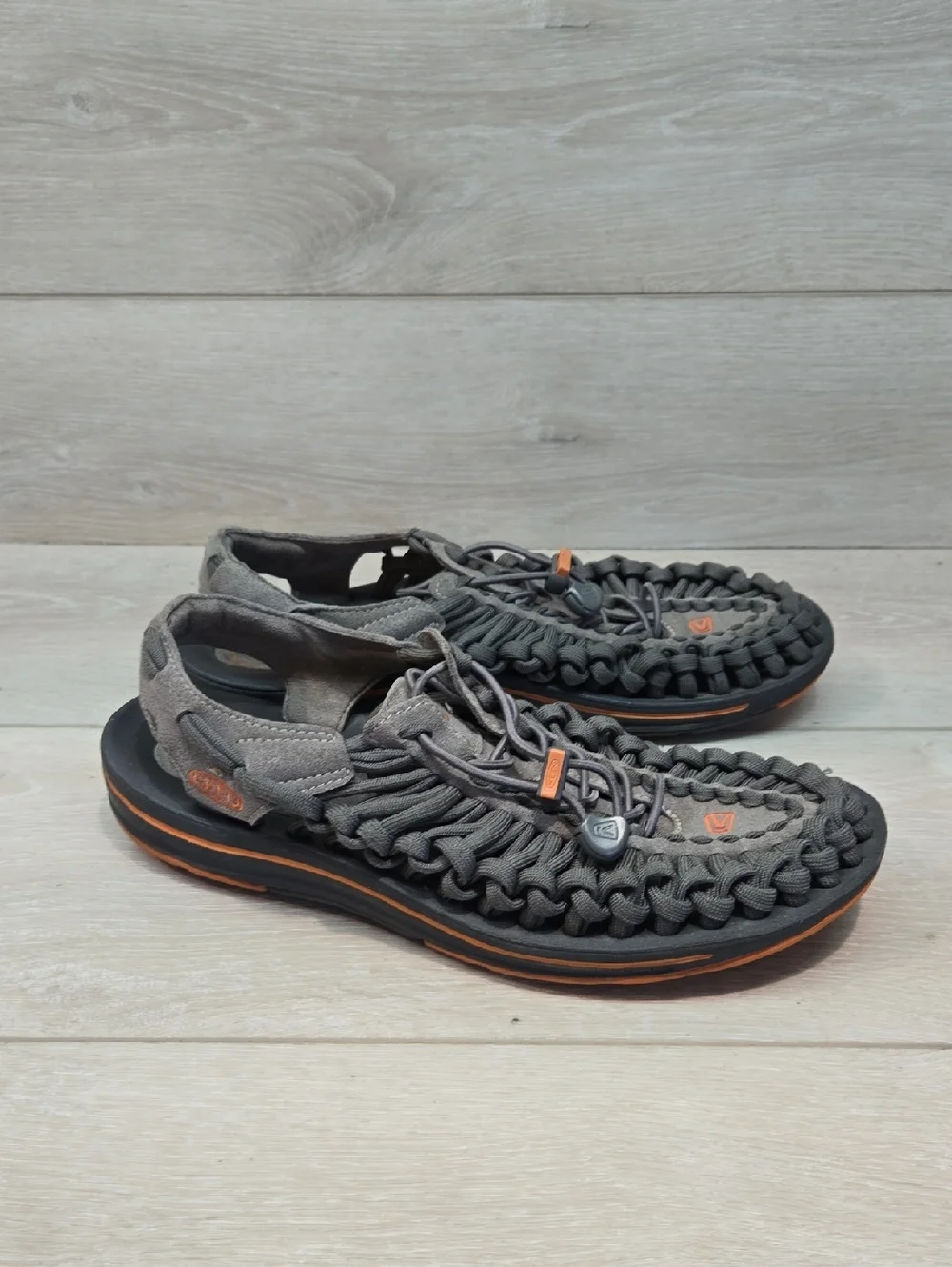 KEEN Men's Uneek Flats Grey Hiking Outdoor Sandals Shoes Sz 8.5